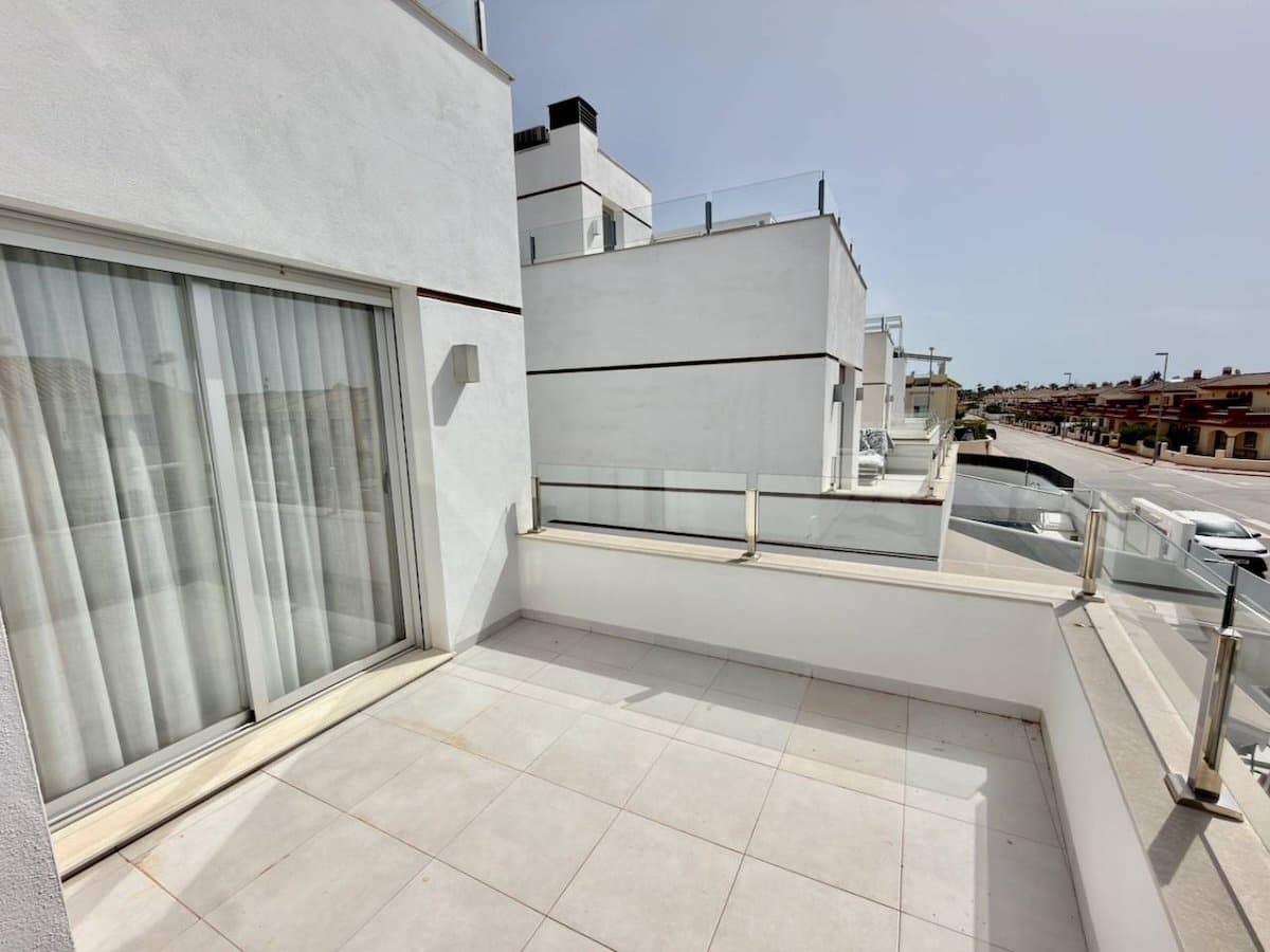 3 soveværelse Villa til salg i Ciudad Quesada med swimmingpool - € 399.000 (Ref: 9938464)