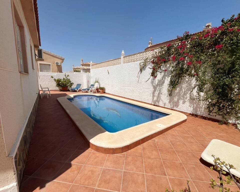 2 sypialnia Willa na sprzedaż w Ciudad Quesada z basenem - 285 000 € (Ref: 9950628)