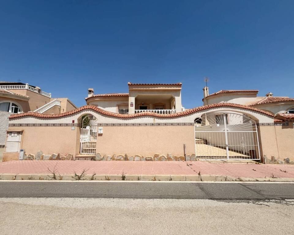 2 sypialnia Willa na sprzedaż w Ciudad Quesada z basenem - 285 000 € (Ref: 9950628)