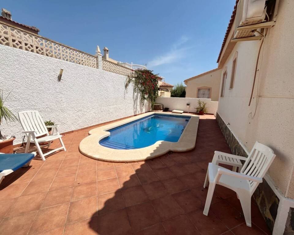 2 sypialnia Willa na sprzedaż w Ciudad Quesada z basenem - 285 000 € (Ref: 9950628)