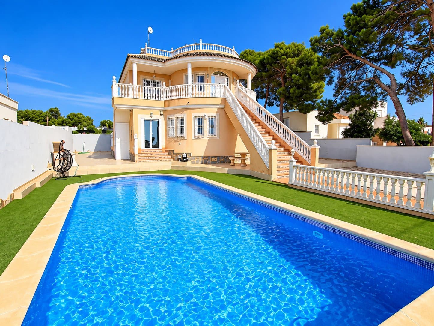 5 sypialnia Willa na sprzedaż w Campoamor z basenem garażem - 510 000 € (Ref: 9956637)