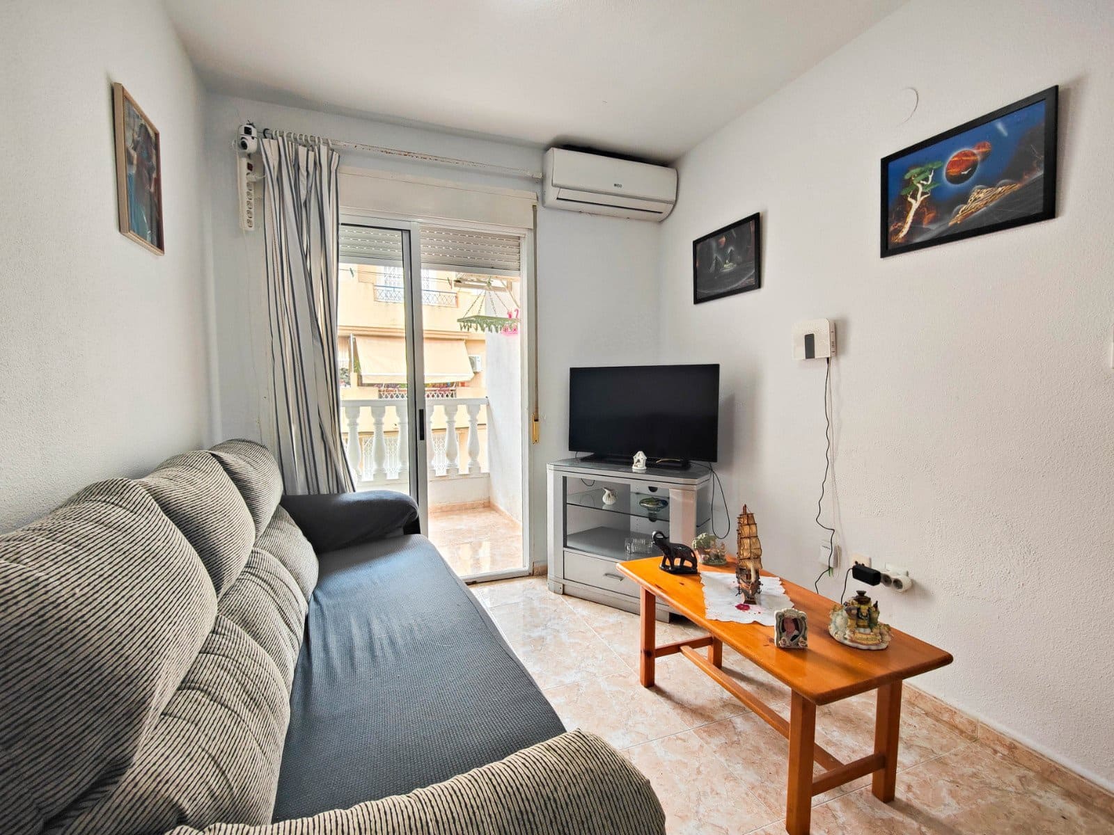 Apartamento de 2 habitaciones en Torrevieja en venta - 114.995 € (Ref: 9965911)