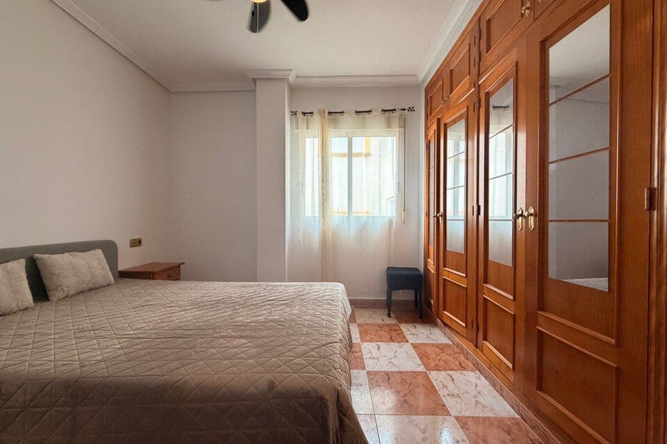 2 Zimmer Apartment zu verkaufen in Villamartin - 145.000 € (Ref: 9971519)