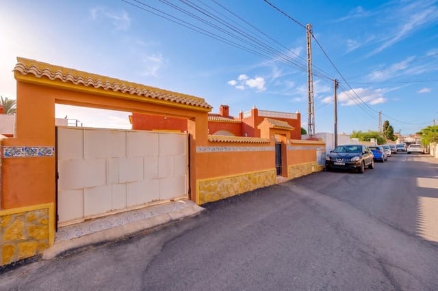 3 soveværelse Villa til salg i La Zenia, Orihuela med swimmingpool - € 219.900 (Ref: 9983257)