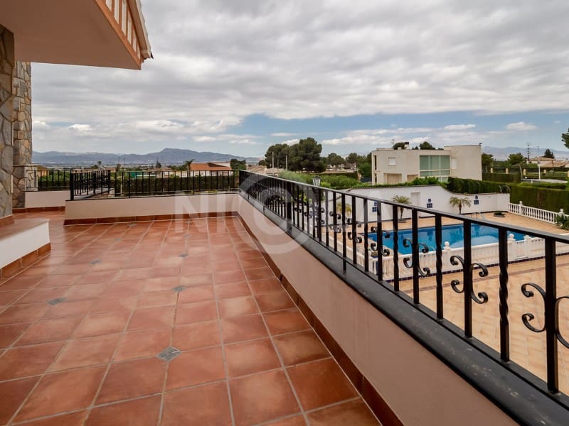 5 sypialnia Willa na sprzedaż w Purias z basenem garażem - 449 000 € (Ref: 5903374)