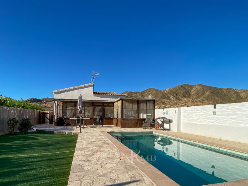 2 bedroom Villa for sale in Cuevas del Almanzora with pool - € 185,000 (Ref: 8006197)
