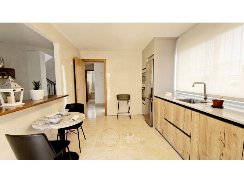 3 slaapkamer Villa te koop in Purias - € 389.000 (Ref: 8093902)