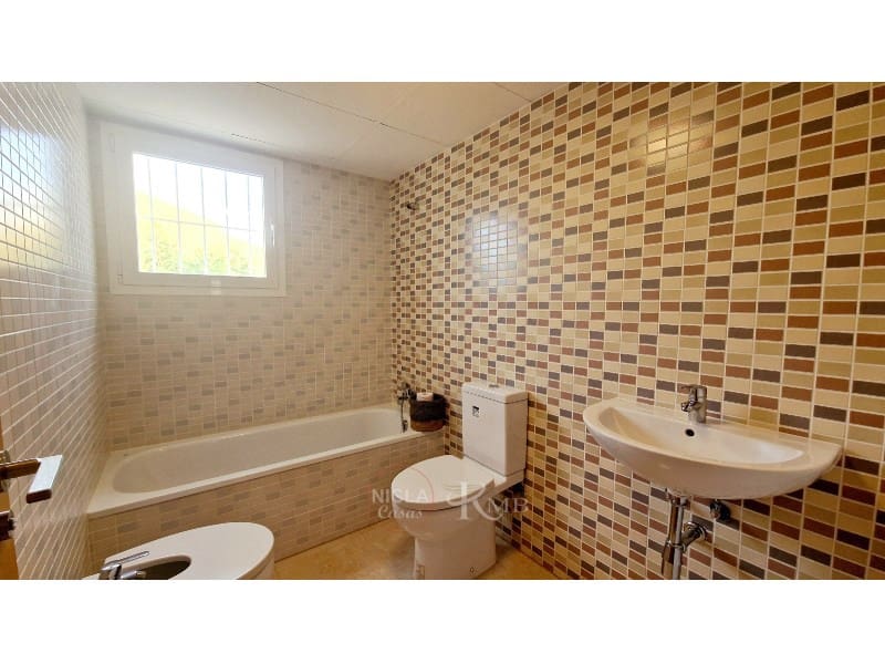 3 slaapkamer Villa te koop in Purias - € 389.000 (Ref: 8093902)