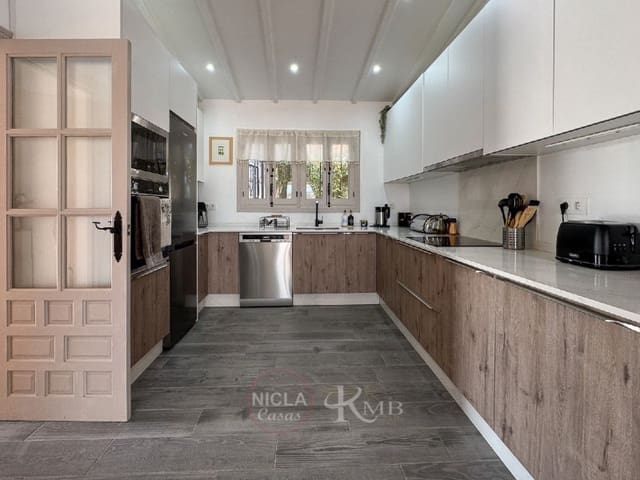 5 soveværelse Villa til salg i Antas med swimmingpool garage - € 575.000 (Ref: 8599550)