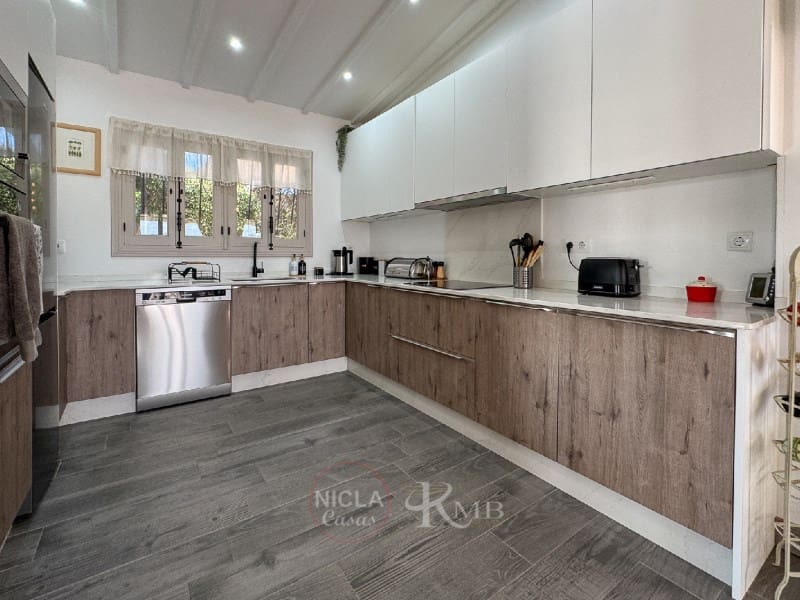 5 soverom Villa til salgs i Antas med svømmebasseng garasje - € 575 000 (Ref: 8599550)