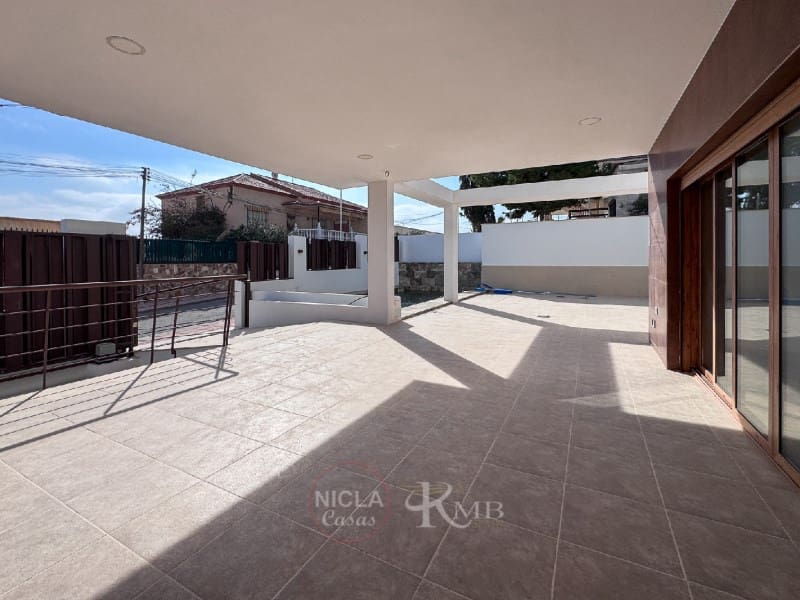 4 Zimmer Villa zu verkaufen in San Juan de los Terreros mit Pool Garage - 849.000 € (Ref: 8828105)