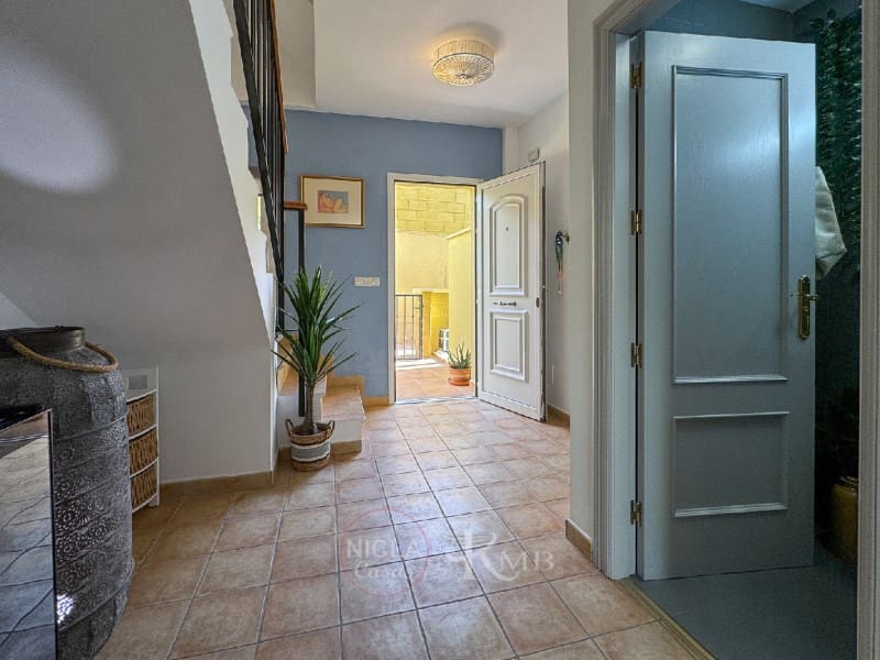 2 soverom Leilighet til salgs i Bedar med svømmebasseng garasje - € 169 000 (Ref: 9255496)