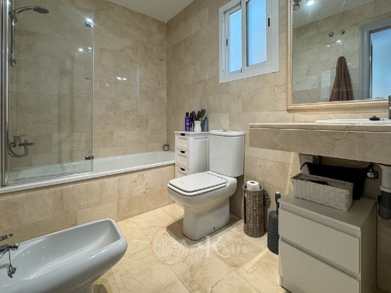 2 soverom Leilighet til salgs i Bedar med svømmebasseng garasje - € 169 000 (Ref: 9255496)