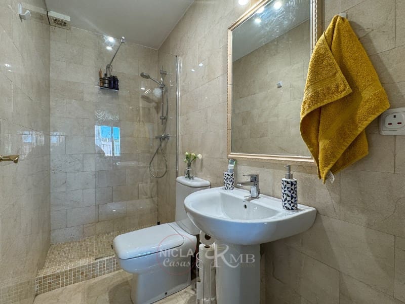 2 soverom Leilighet til salgs i Bedar med svømmebasseng garasje - € 169 000 (Ref: 9255496)