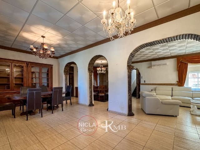 5 bedroom Villa for sale in Cuevas del Almanzora with pool - € 399,950 (Ref: 9321693)