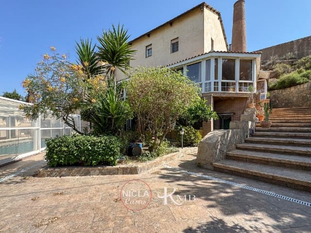 5 bedroom Villa for sale in Cuevas del Almanzora with pool - € 399,950 (Ref: 9321693)