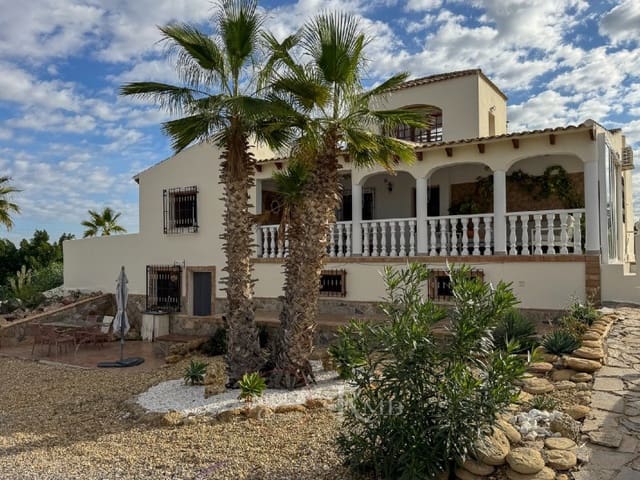 5 slaapkamer Villa te koop in Vera Ciudad, Vera met zwembad - € 559.000 (Ref: 9383217)