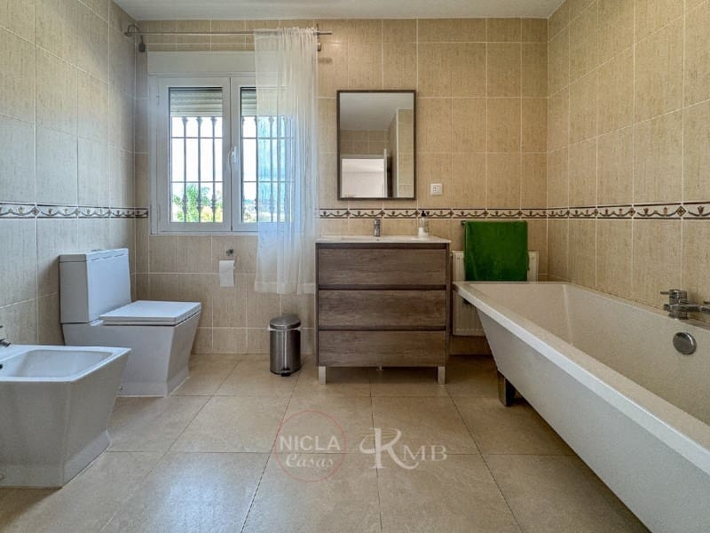 5 slaapkamer Villa te koop in Cuevas del Almanzora met zwembad - € 375.000 (Ref: 9385966)