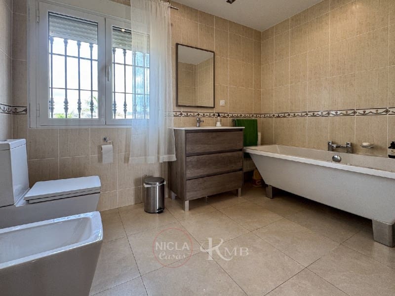 5 slaapkamer Villa te koop in Cuevas del Almanzora met zwembad - € 375.000 (Ref: 9385966)