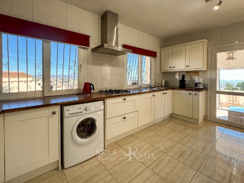 5 sypialnia Willa na sprzedaż w Bedar z basenem - 399 000 € (Ref: 9582926)