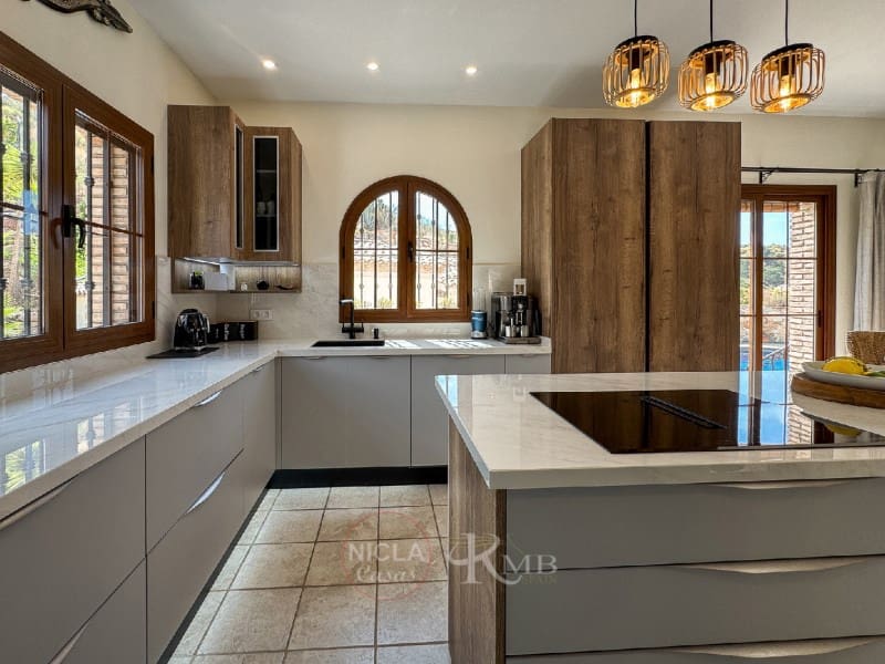 4 chambre Villa/Maison à vendre à Bedar avec piscine - 649 000 € (Ref: 9820273)