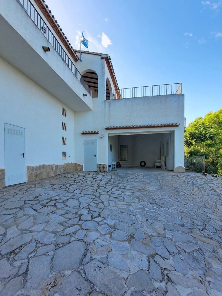 3 bedroom Villa for sale in Pego with pool garage - € 400,000 (Ref: 9416127)