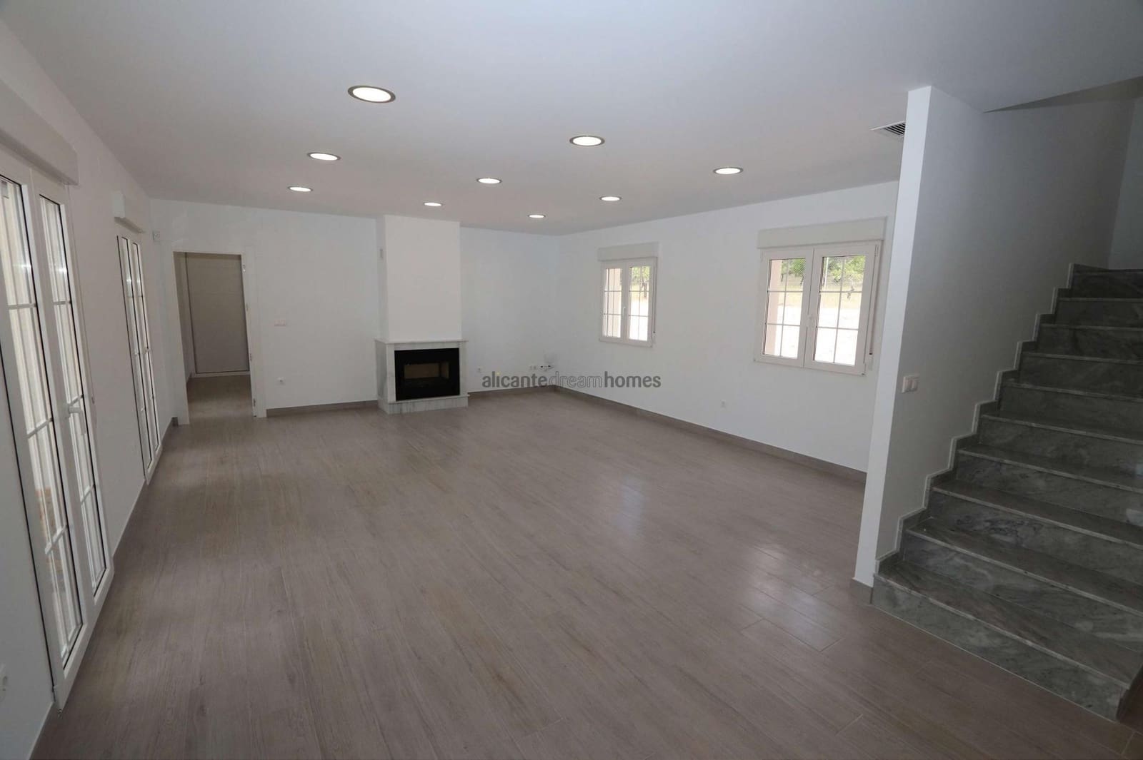 4 bedroom Villa for sale in Pinoso with pool - € 547,000 (Ref: 8850715)