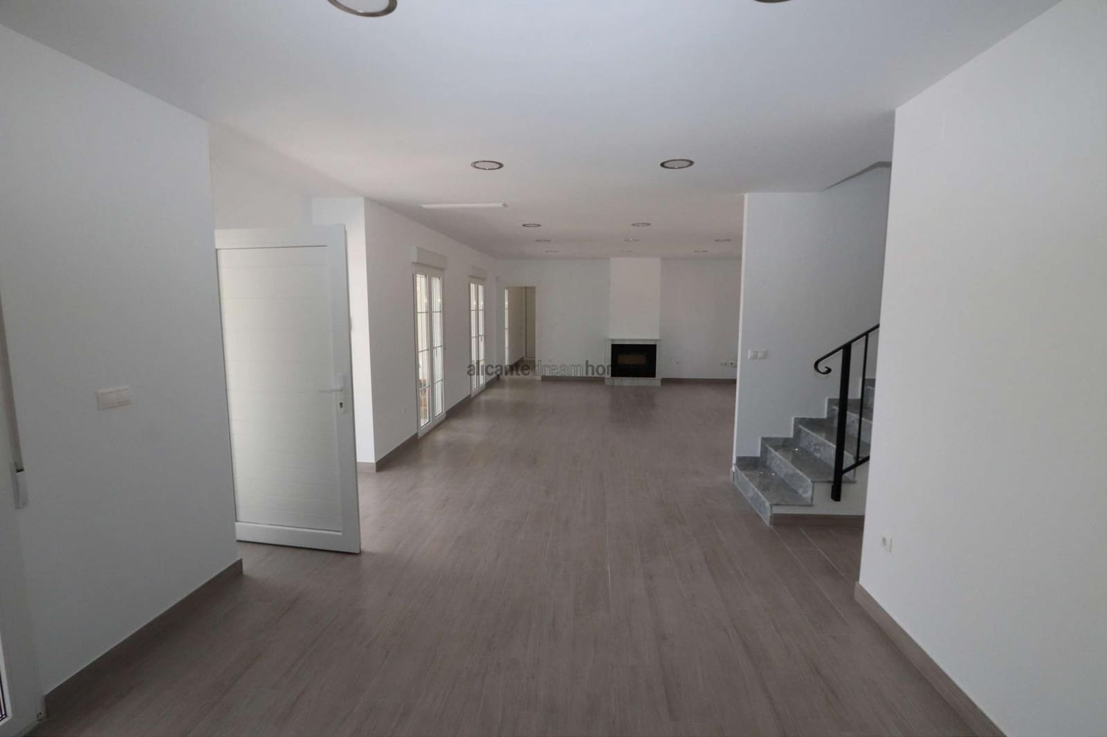 4 bedroom Villa for sale in Pinoso with pool - € 547,000 (Ref: 8850715)