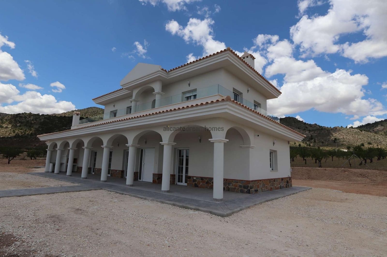 4 bedroom Villa for sale in Pinoso with pool - € 547,000 (Ref: 8850715)