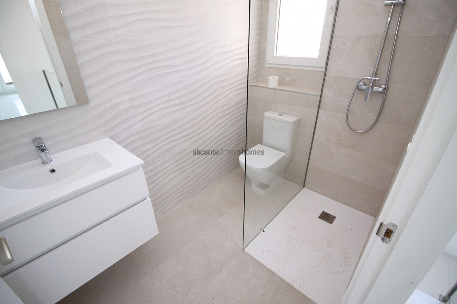 Chalet de 6 habitaciones en Pinoso en venta con piscina garaje - 547.000 € (Ref: 8852431)