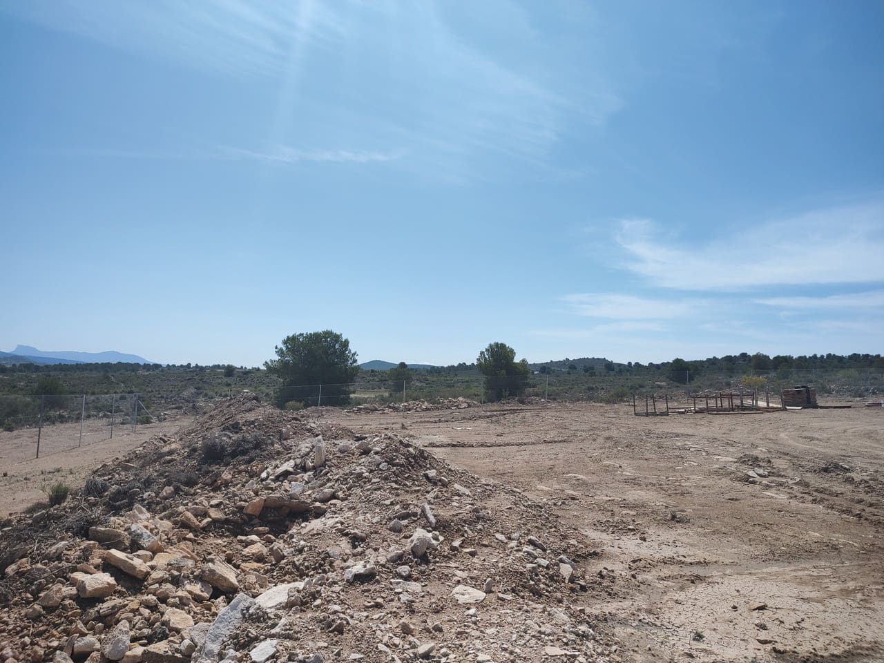 3 makuuhuone Huvila myytävänä paikassa Pinoso mukana uima-altaan 
autotalli - 360 000 € (Ref: 9093201)