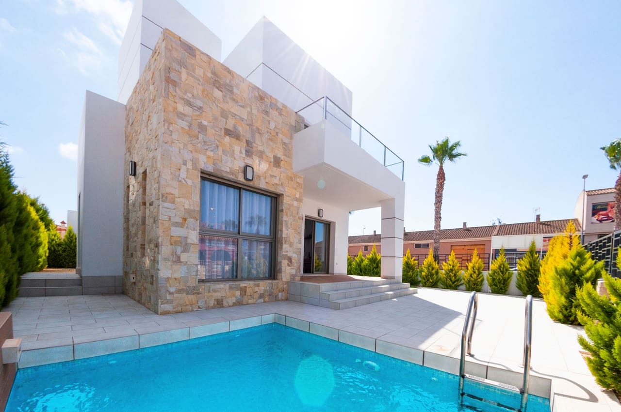 3 Zimmer Villa zu verkaufen in Los Alcazares mit Pool - 539.000 € (Ref: 9148884)