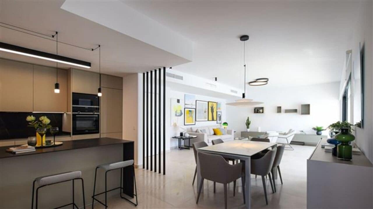 4 makuuhuone Huvila myytävänä paikassa Ciudad Quesada mukana uima-altaan - 629 000 € (Ref: 9148911)