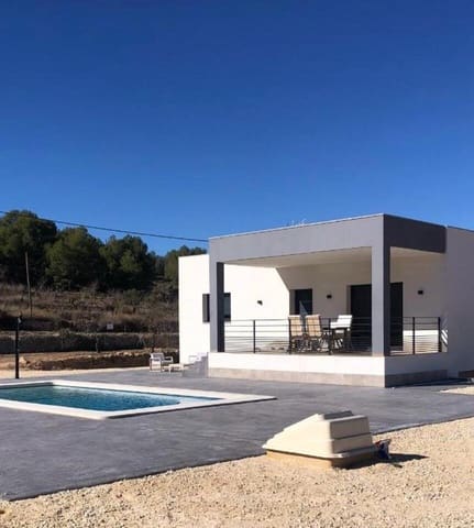 Chalet de 3 habitaciones en Pinoso en venta con piscina - 299.900 € (Ref: 9148922)