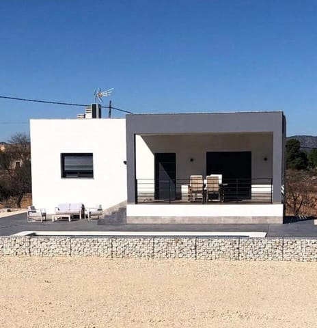 Chalet de 3 habitaciones en Pinoso en venta con piscina - 299.900 € (Ref: 9148922)