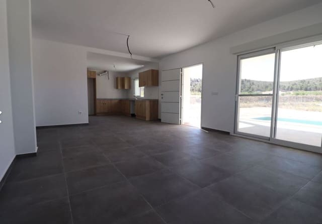 Chalet de 3 habitaciones en Pinoso en venta con piscina - 299.900 € (Ref: 9148922)