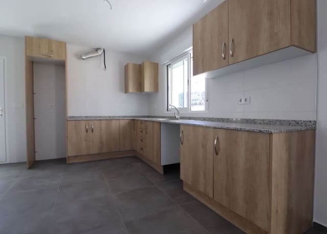 Chalet de 3 habitaciones en Pinoso en venta con piscina - 299.900 € (Ref: 9148922)