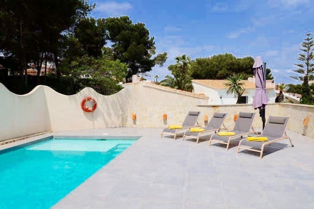 Chalet de 4 habitaciones en Javea / Xàbia en venta con piscina - 980.000 € (Ref: 9178056)