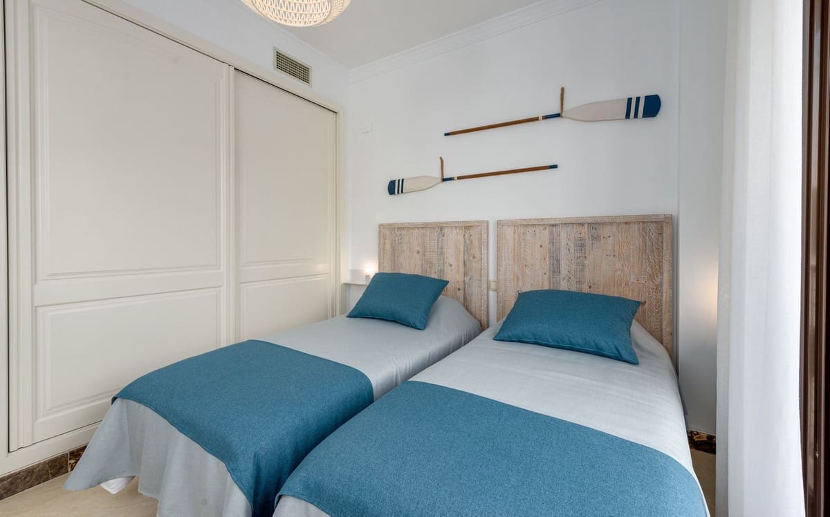 3 soveværelse Byhus til salg i Estepona med swimmingpool - € 756.412 (Ref: 9182107)