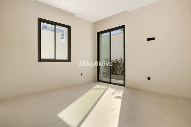 4 soveværelse Villa til salg i Zona Calvario, Estepona med swimmingpool - € 1.685.000 (Ref: 9182141)