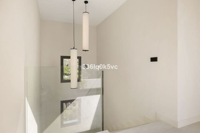 4 soveværelse Villa til salg i Zona Calvario, Estepona med swimmingpool - € 1.685.000 (Ref: 9182141)
