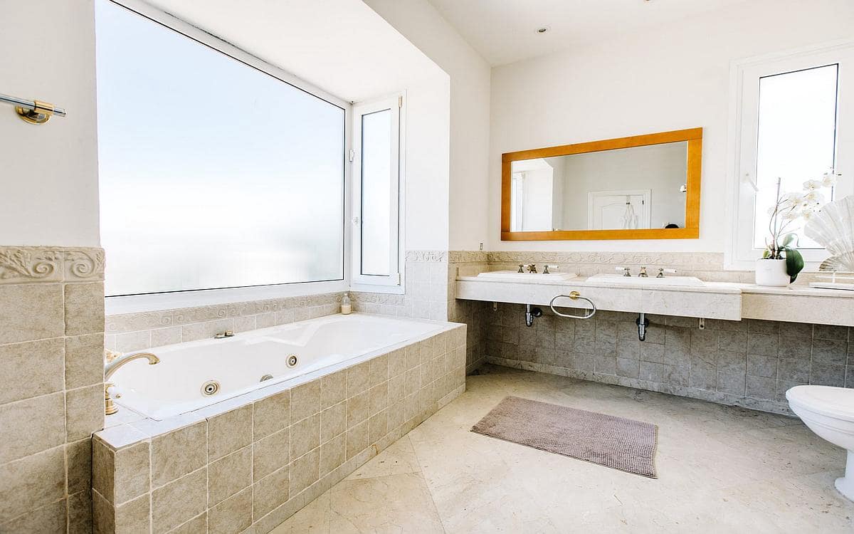 5 slaapkamer Villa te koop in New Golden Mile met zwembad garage - € 1.495.000 (Ref: 9182166)