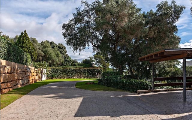 6 slaapkamer Villa te koop in Sotogrande Costa, San Roque met zwembad - € 1.850.000 (Ref: 9182167)