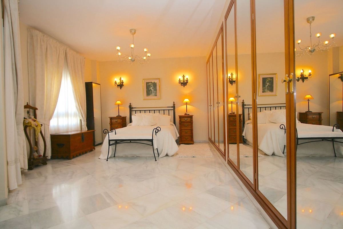 4 soveværelse Byhus til salg i Fuengirola med swimmingpool - € 1.100.000 (Ref: 9182200)