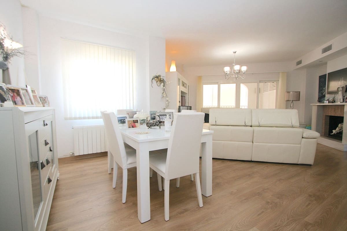 4 soveværelse Byhus til salg i Fuengirola med swimmingpool - € 1.100.000 (Ref: 9182200)