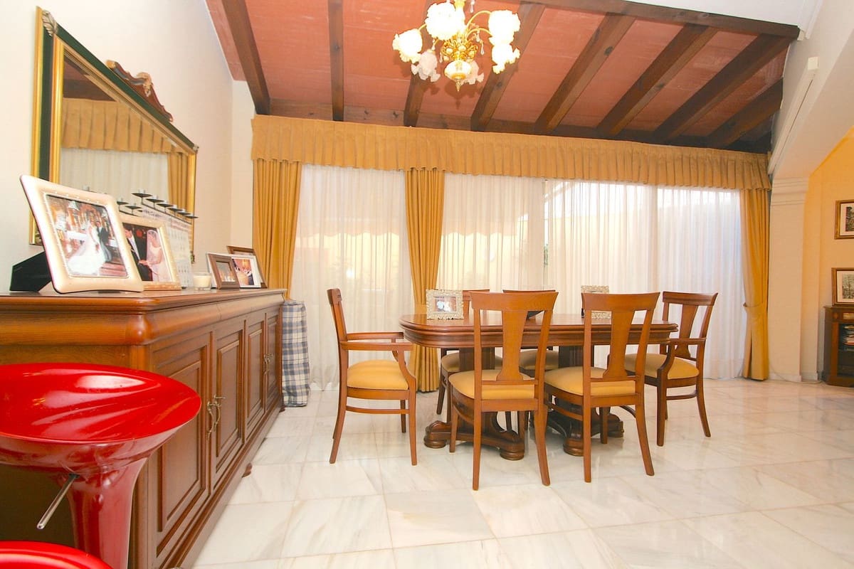 4 soveværelse Byhus til salg i Fuengirola med swimmingpool - € 1.100.000 (Ref: 9182200)