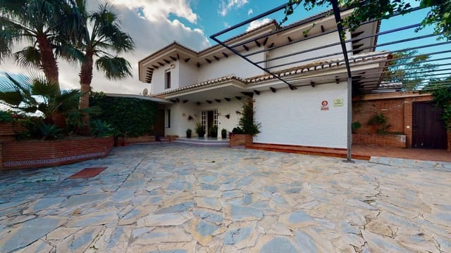 Chalet de 7 habitaciones en La Capellania, Benalmádena en venta con piscina - 1.795.000 € (Ref: 9182213)