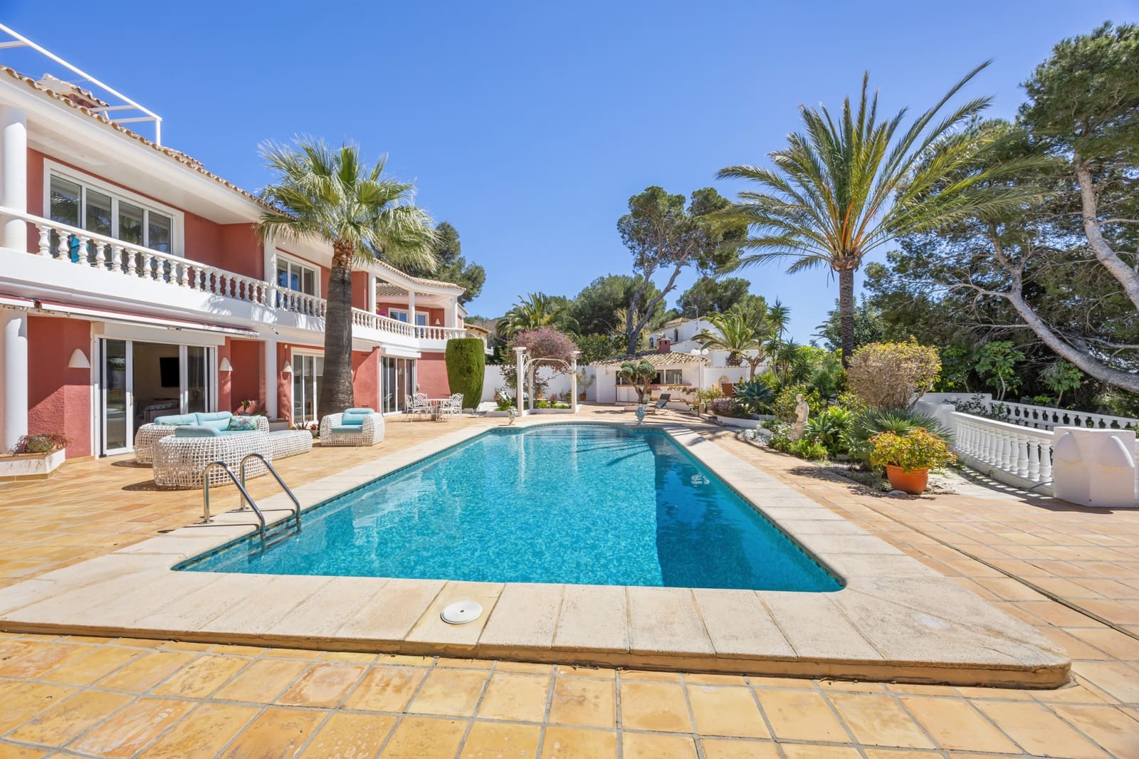 7 soverom Kommersiell til salgs i Moraira med svømmebasseng - € 2 750 000 (Ref: 9182223)