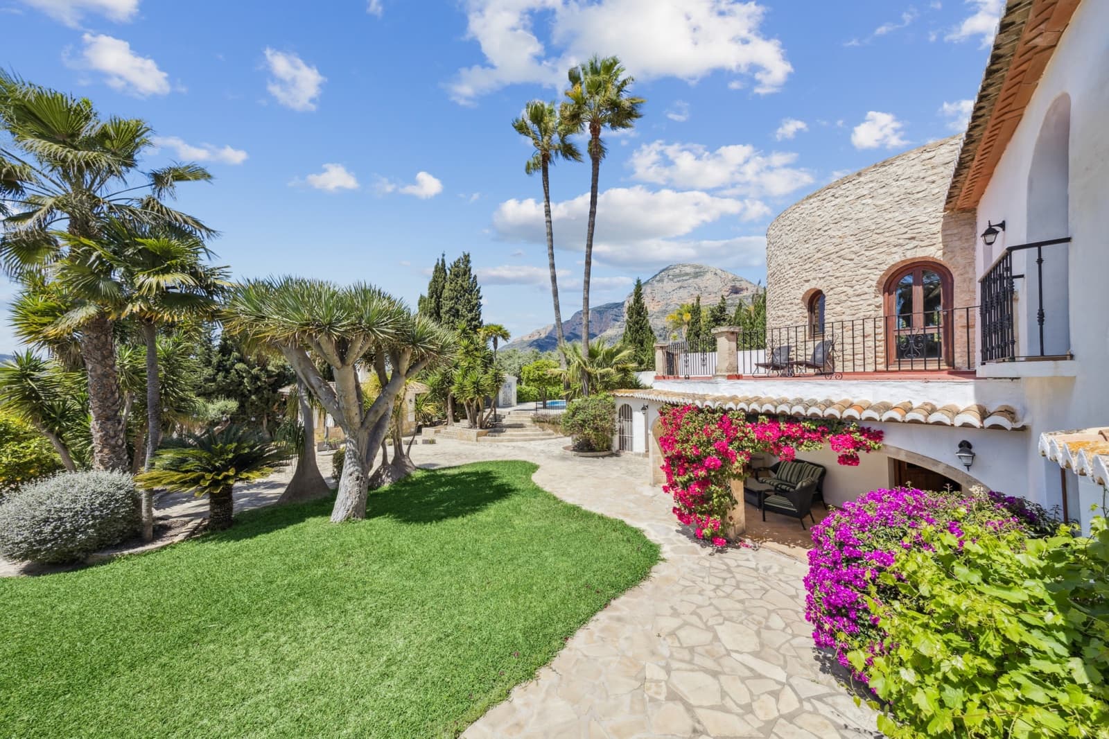 8 soveværelse Villa til salg i Javea / Xabia med swimmingpool - € 1.590.000 (Ref: 9182228)