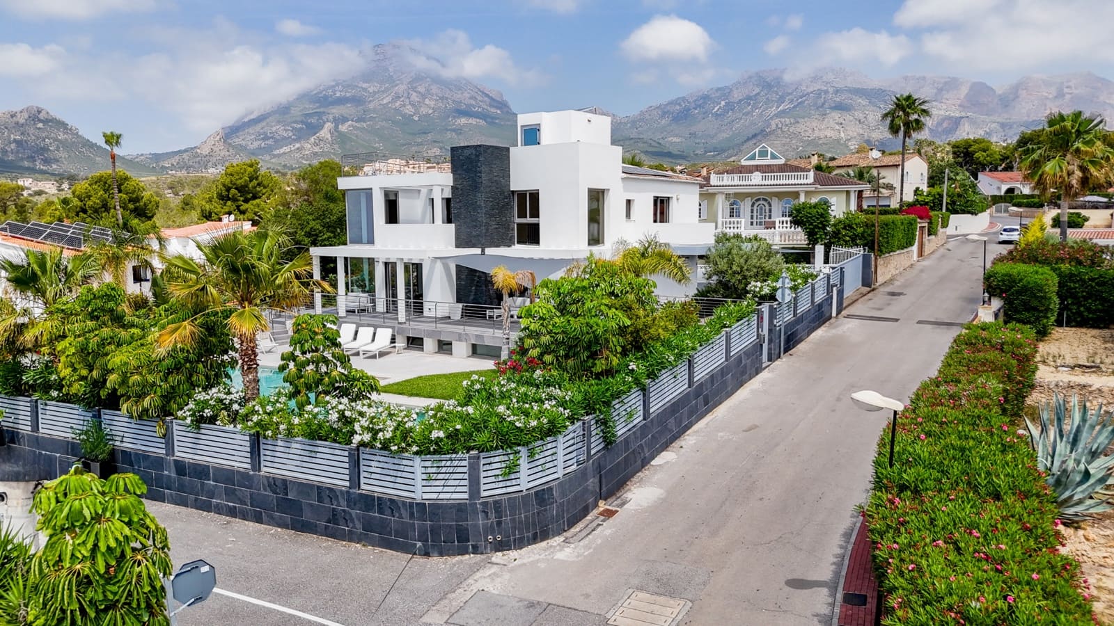 4 quarto Moradia para venda em La Nucia com piscina - 1 495 000 € (Ref: 9182243)